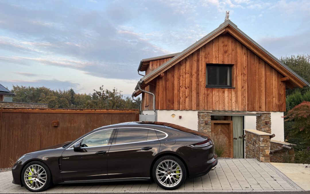 Im VIP-Panamera zum Golden Hill Chalet: Porsche Panamera Turbo S E-Hybrid Executive 